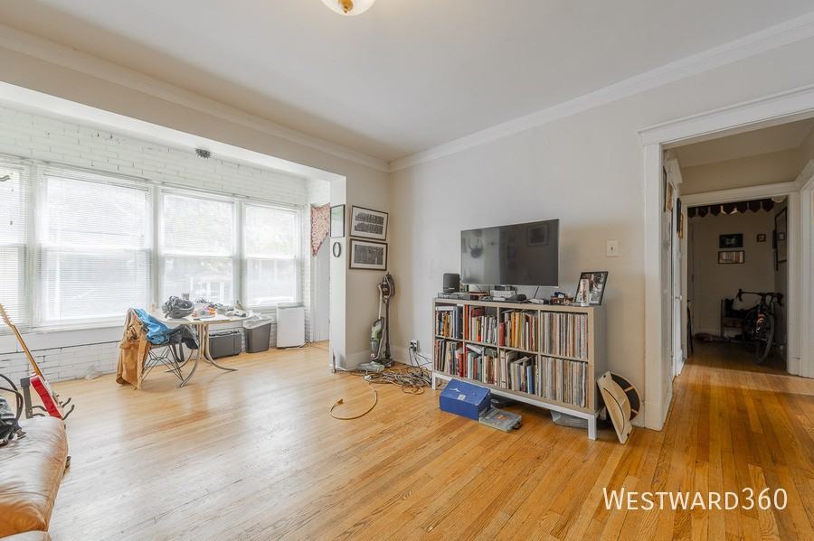 1406 W Farragut Ave #1 - Photo 2 of 15