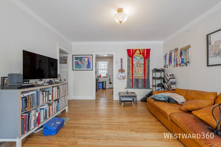 1406 W Farragut Ave #1 - Photo 4 of 15