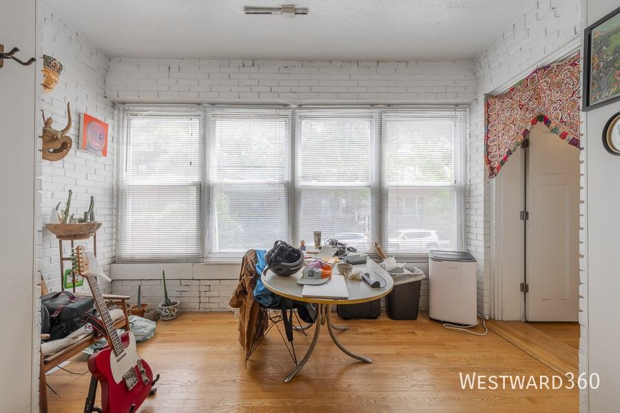 1406 W Farragut Ave #1 - Photo 5 of 15