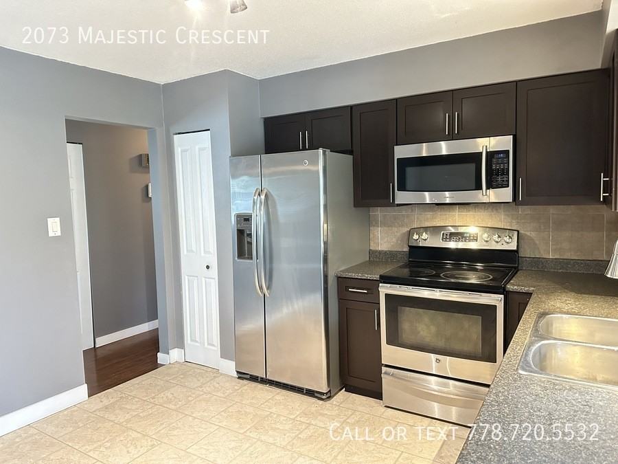 2073 Majestic Cres - Photo 2 of 31
