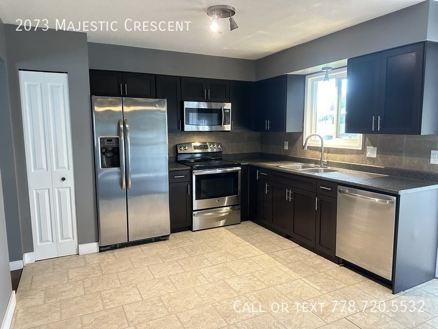 2073 Majestic Cres - Photo 3 of 31