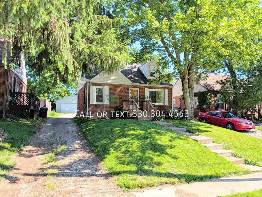 1512 Forest Ave Se - Photo 2 of 17