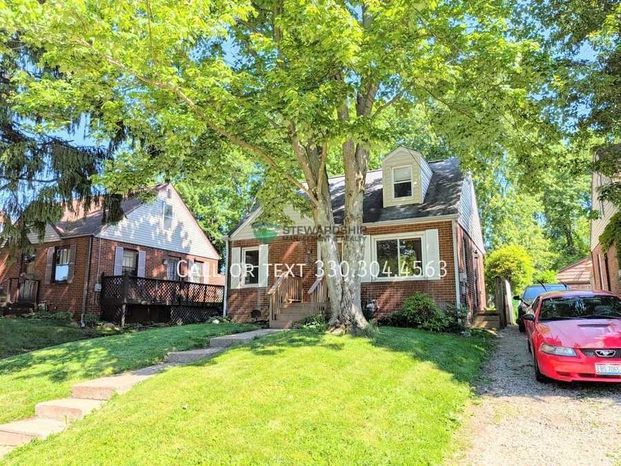 1512 Forest Ave Se - Photo 3 of 17