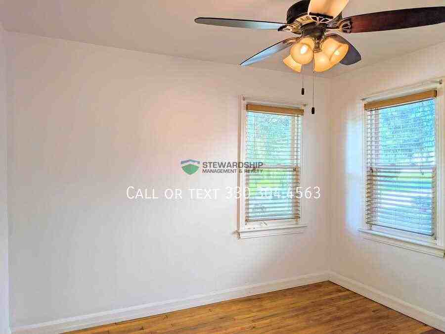 1512 Forest Ave Se - Photo 4 of 17