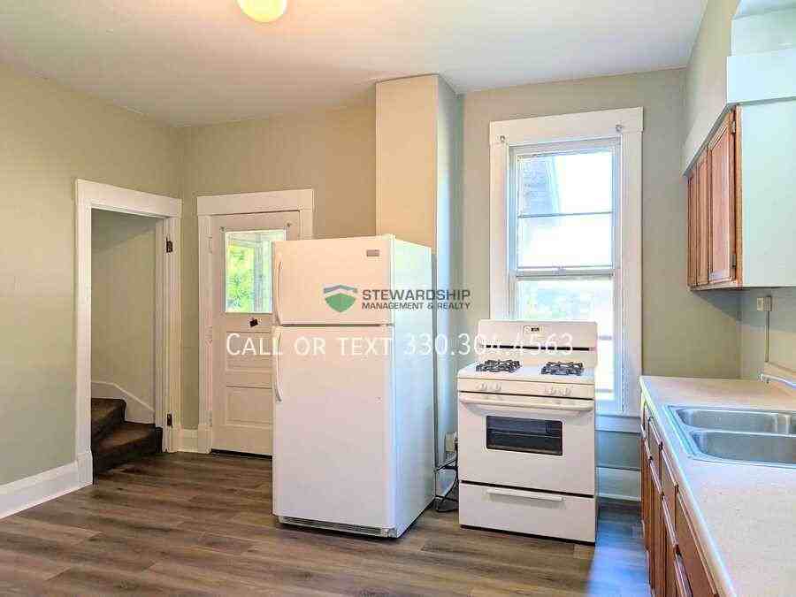41 6th St Se - Photo 2 of 13