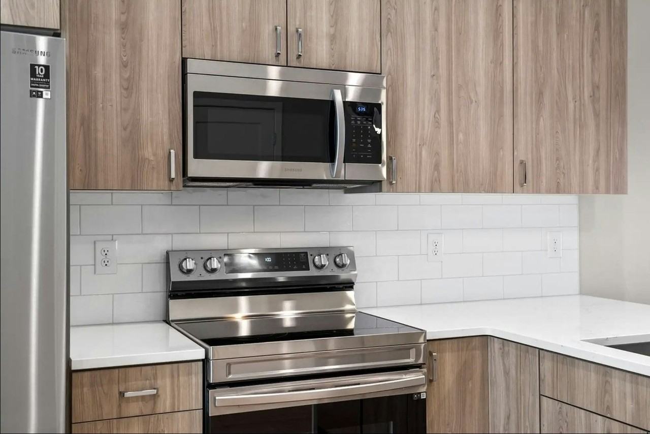 4270 13th Ave - Photo 6 of 46