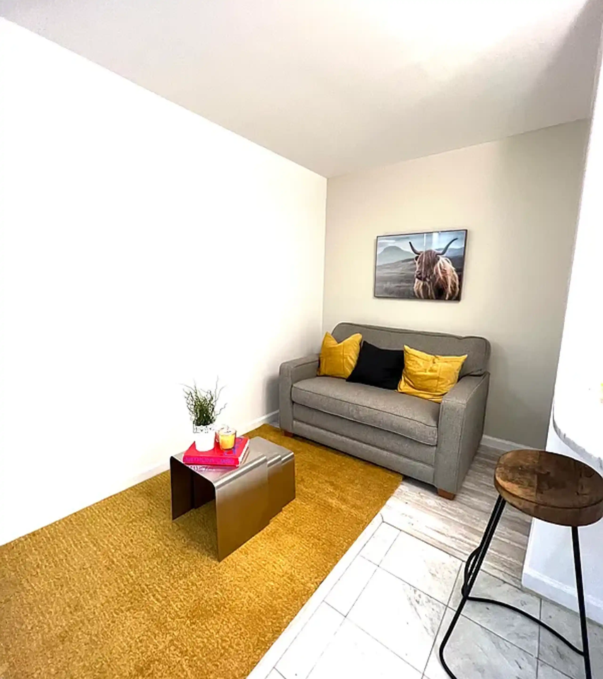 210 East 47th Street - Photo 2 of 4