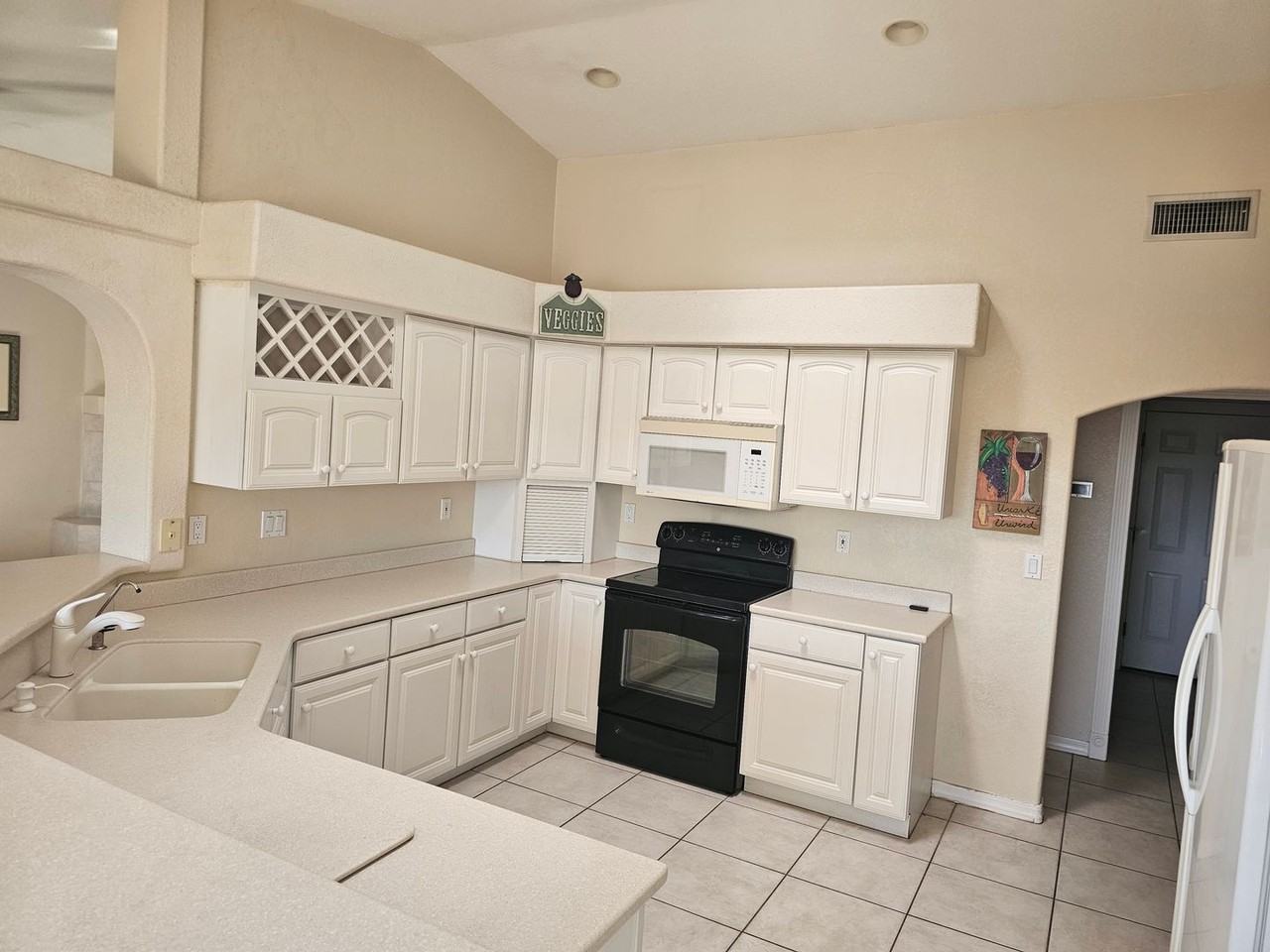 705 Armour Dr - Photo 6 of 29