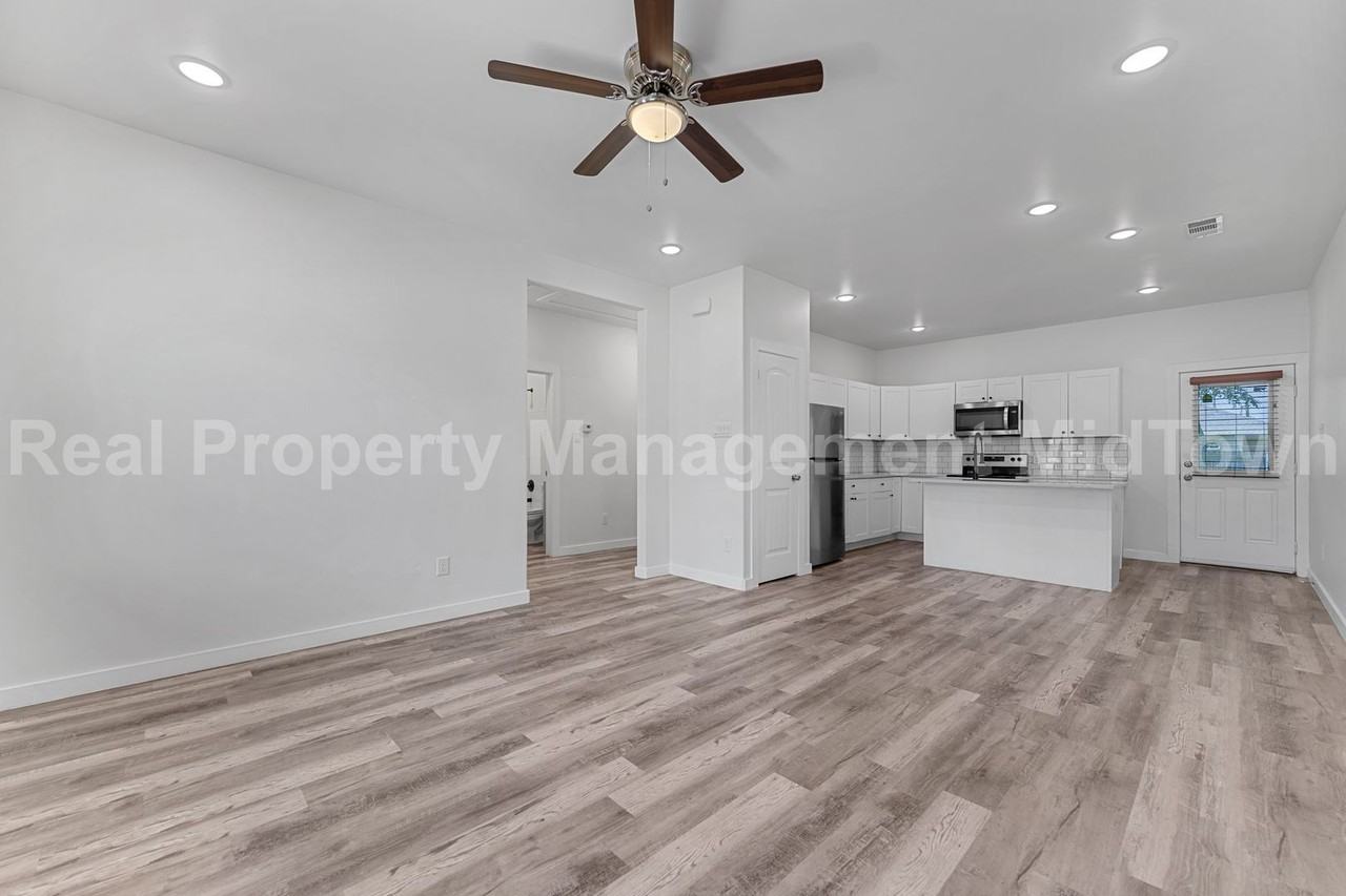 3331 Spring Ave - Photo 3 of 23