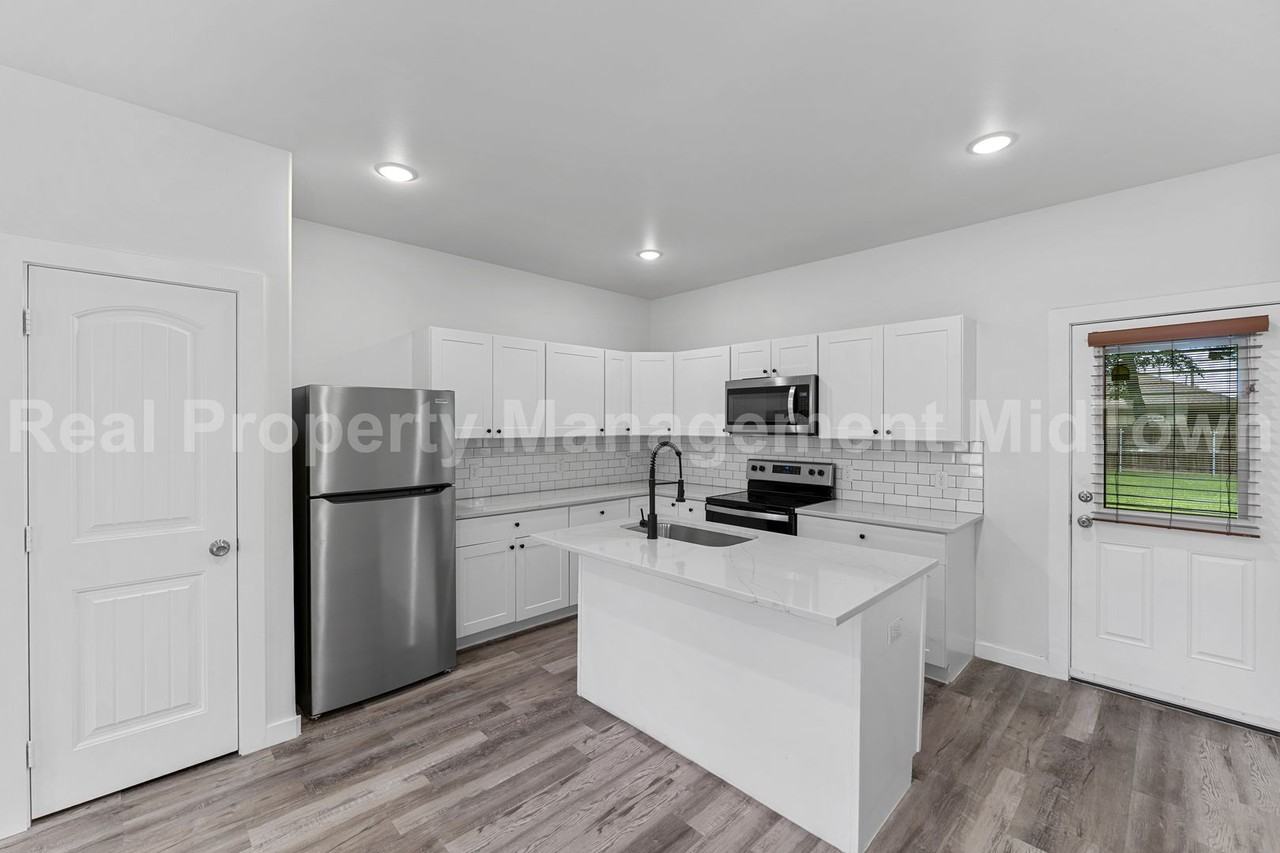 3331 Spring Ave - Photo 4 of 23