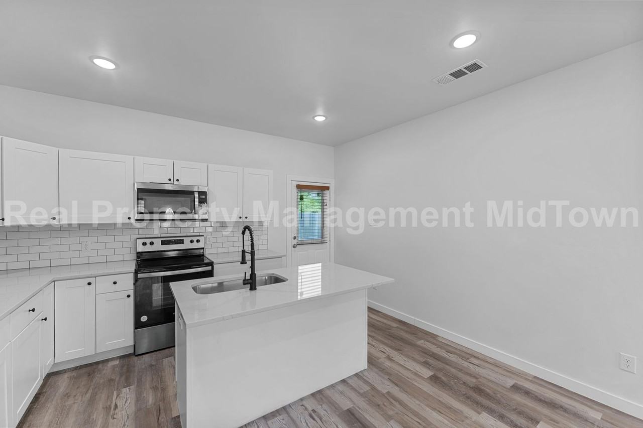 3331 Spring Ave - Photo 6 of 23