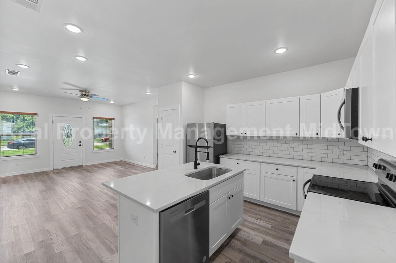 3331 Spring Ave - Photo 7 of 23