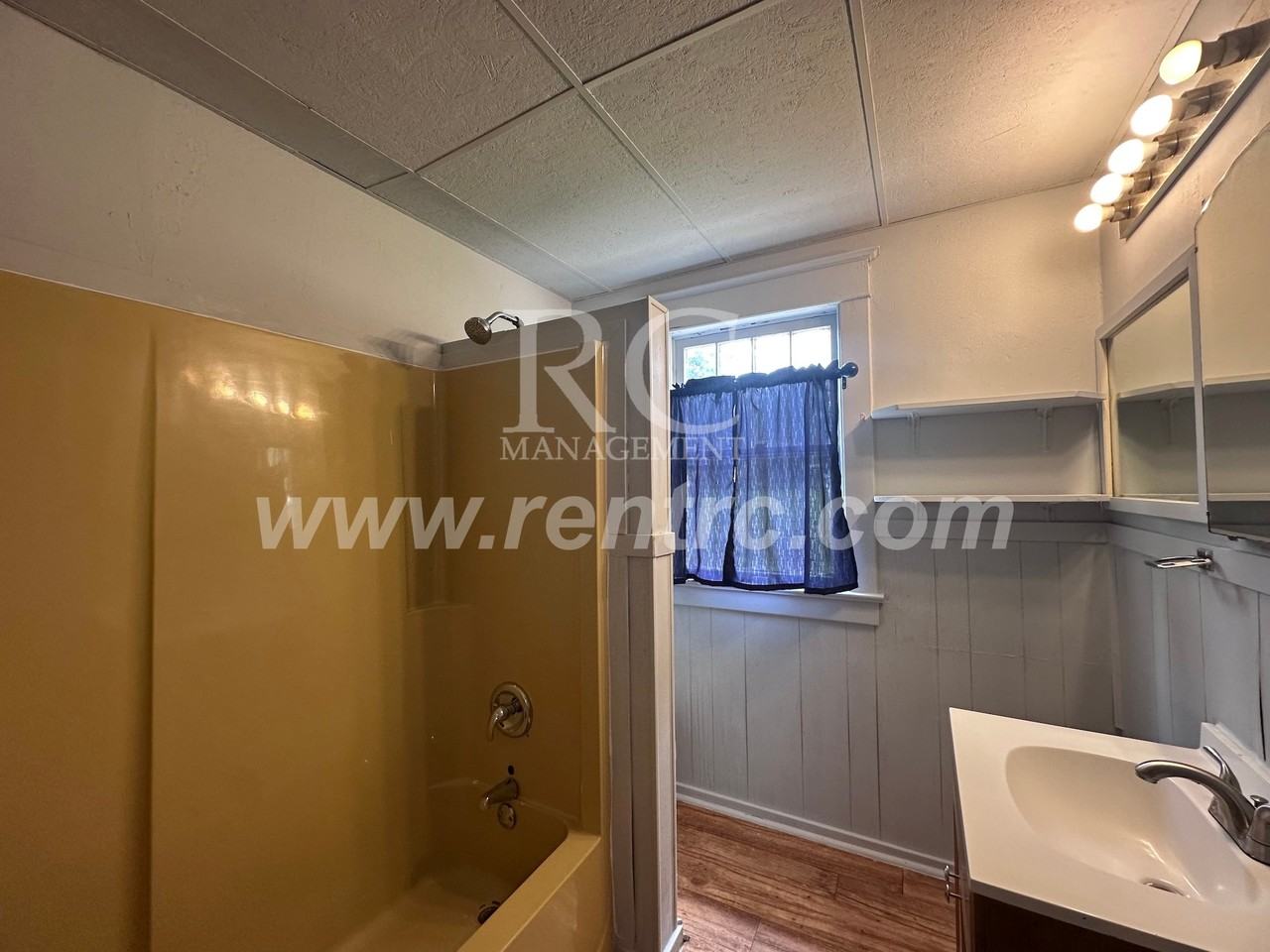 917 E Seminary St - Photo 4 of 13