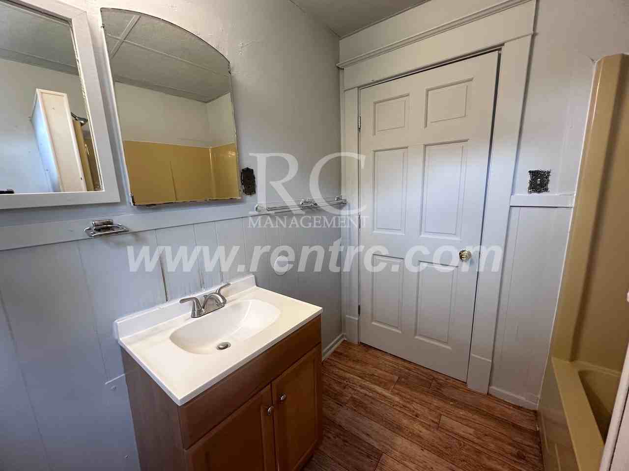 917 E Seminary St - Photo 5 of 13