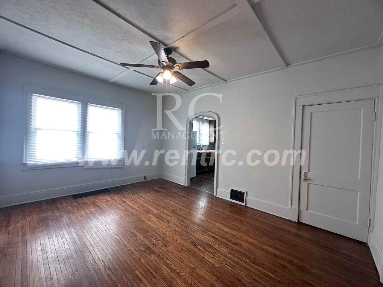 917 E Seminary St - Photo 6 of 13
