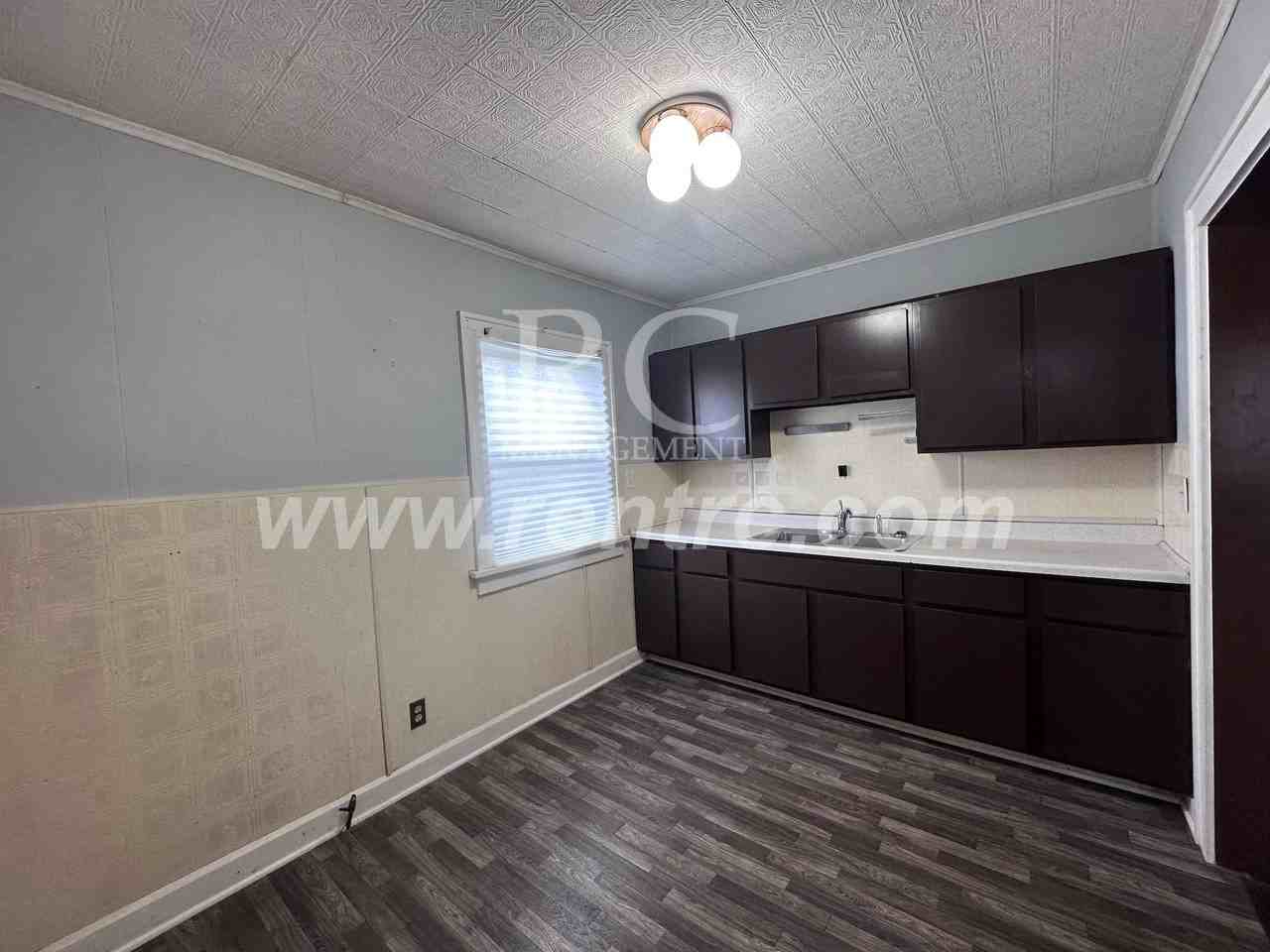1017 N Gilbert St - Photo 2 of 17
