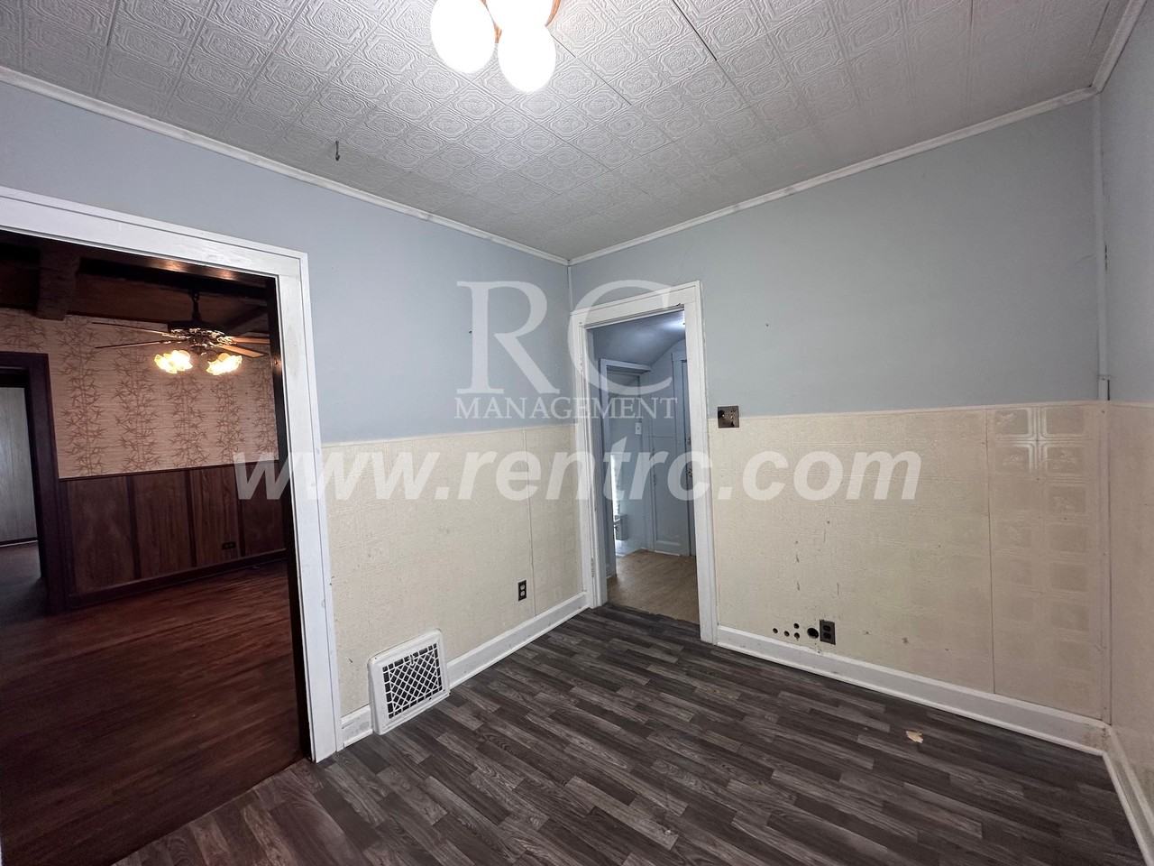 1017 N Gilbert St - Photo 3 of 17
