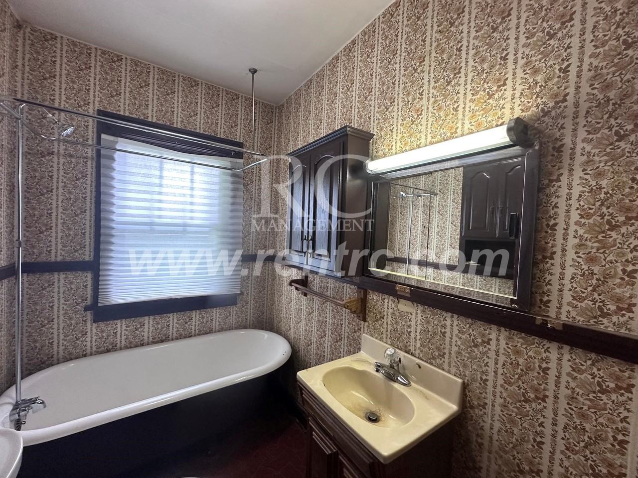 1017 N Gilbert St - Photo 4 of 17