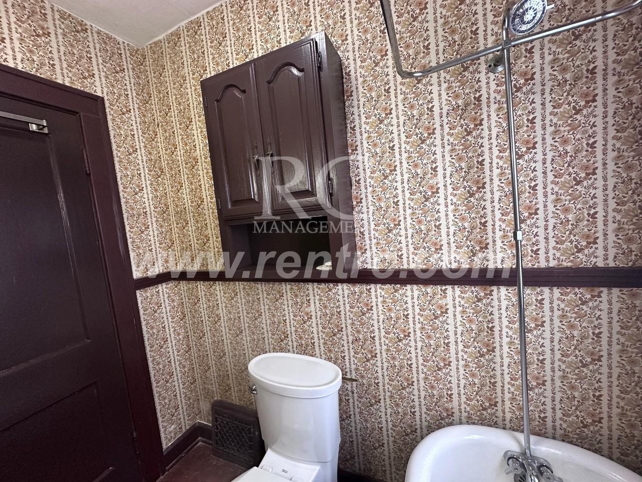 1017 N Gilbert St - Photo 5 of 17