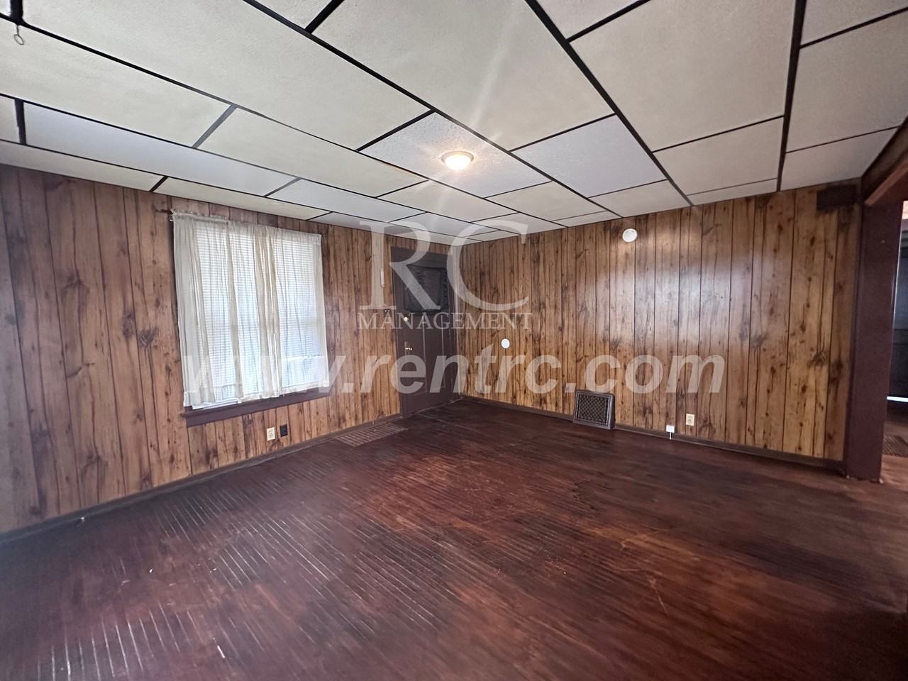 1017 N Gilbert St - Photo 7 of 17