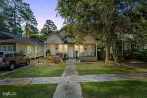 featured image of 649B Merrick St