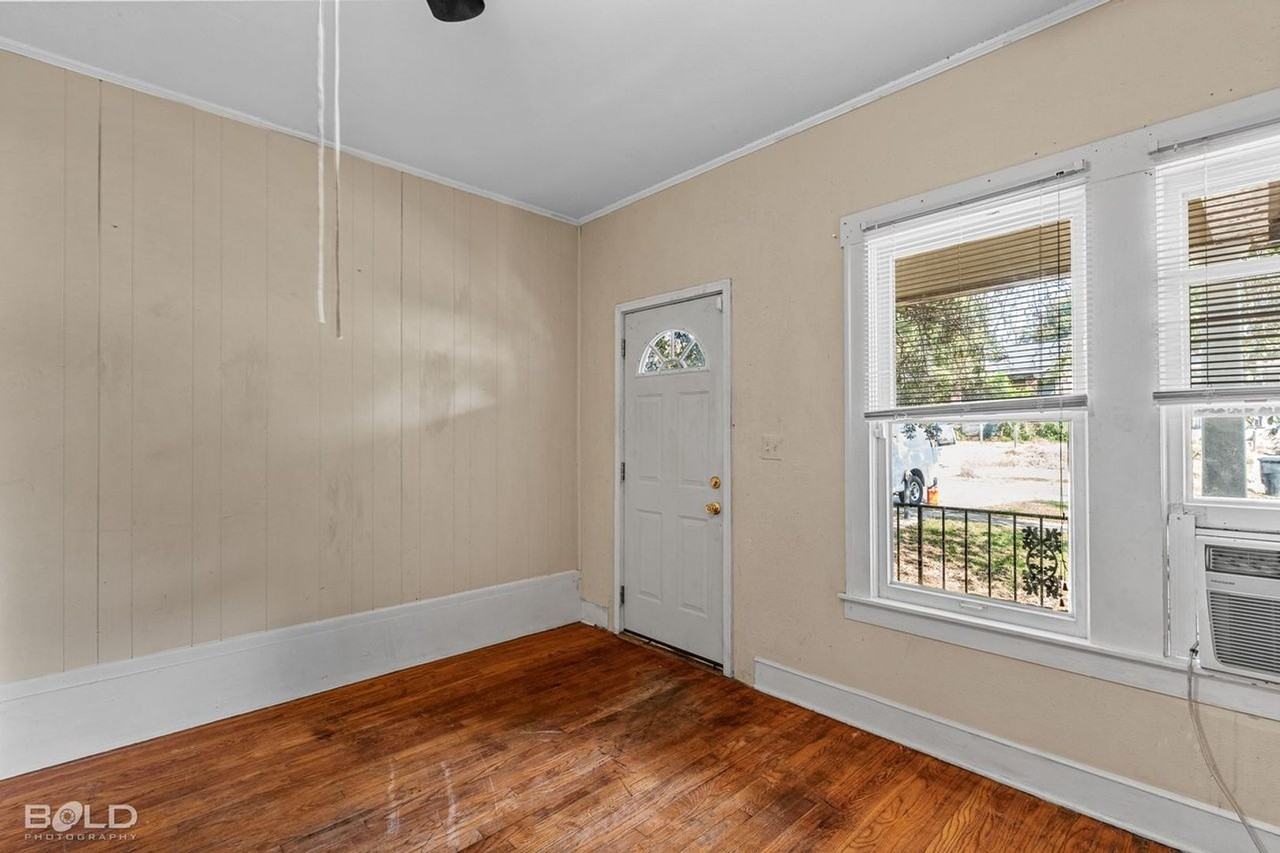 649B Merrick St - Photo 5 of 18