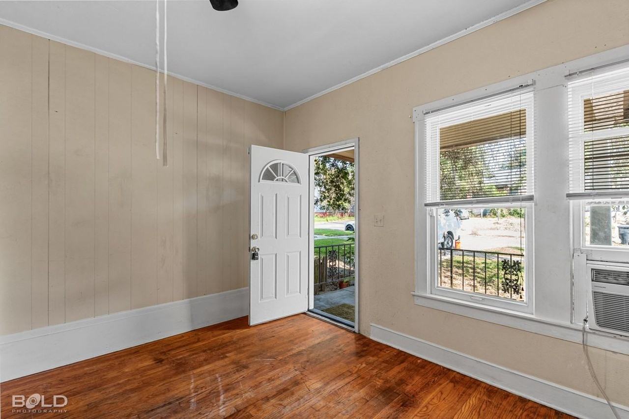 649B Merrick St - Photo 6 of 18