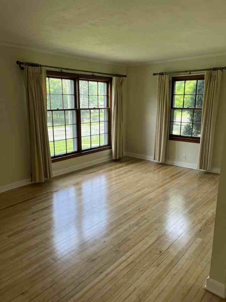 86 Roselawn Avenue East, Unit 1 - Photo 2 of 11