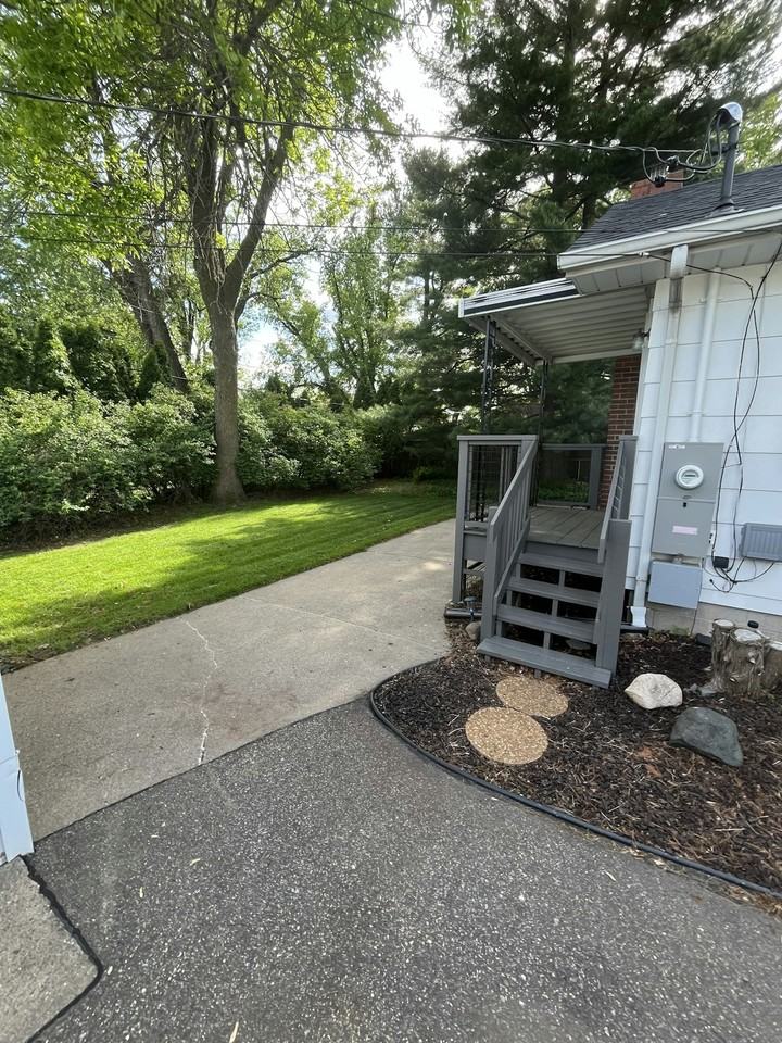 86 Roselawn Avenue East, Unit 1 - Photo 6 of 11