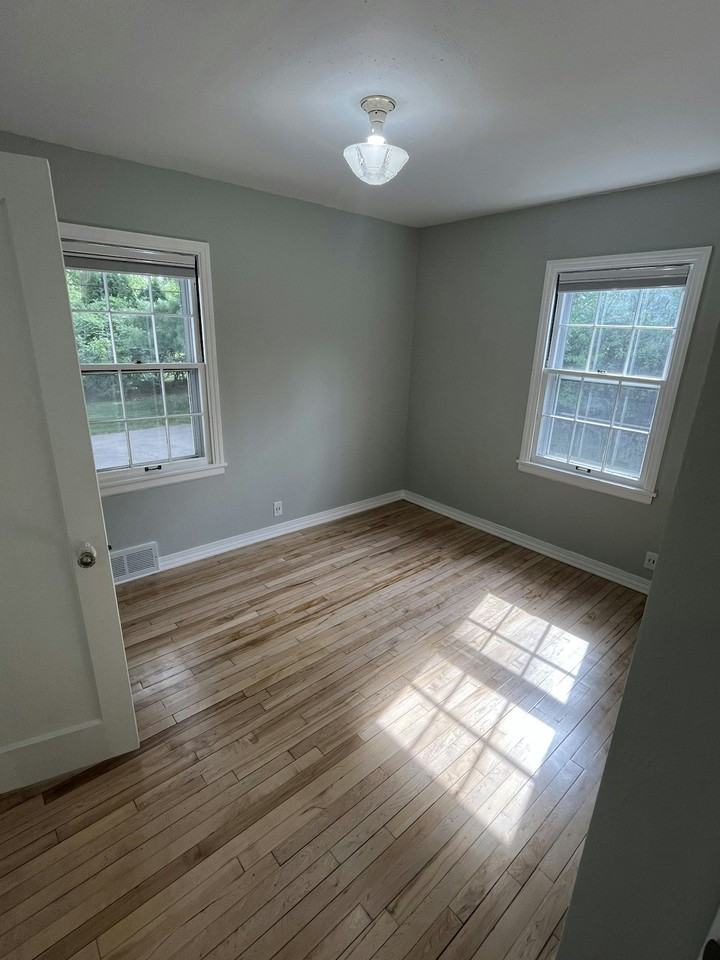 86 Roselawn Avenue East, Unit 1 - Photo 7 of 11