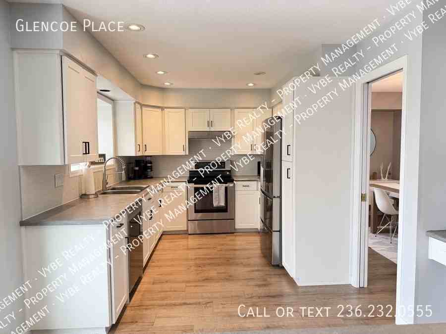 2937 Glencoe Pl - Photo 2 of 37