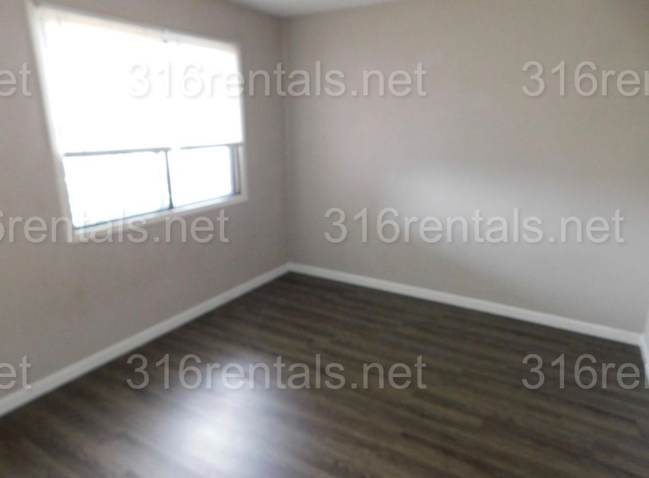 Broadview Apartments - Photo 4 of 11