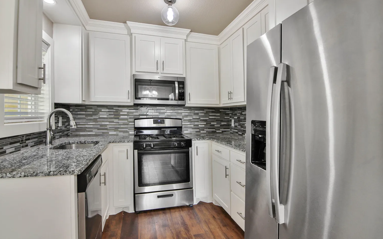 2408 24th Street - Photo 4 of 12