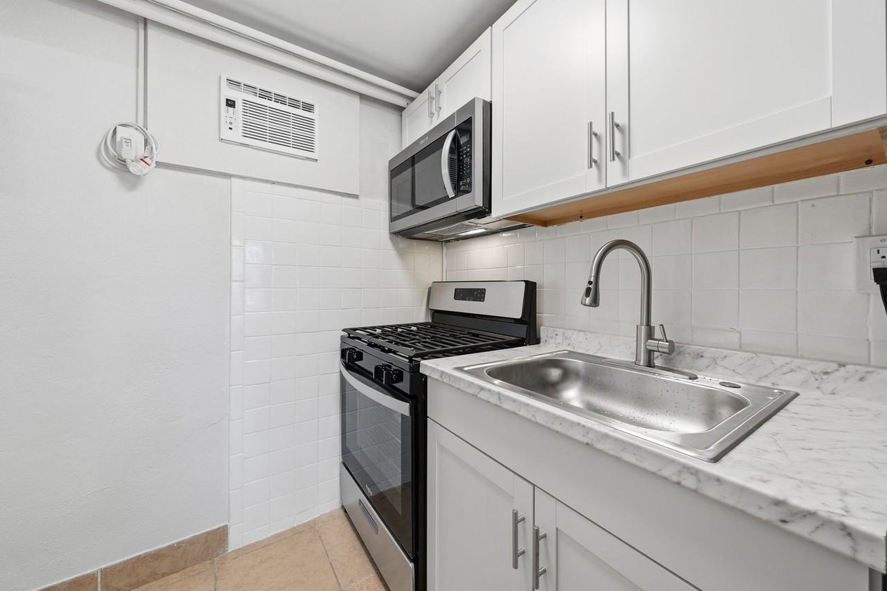 805 W New York Avenue Somers Point, NJ - Photo 3 of 21