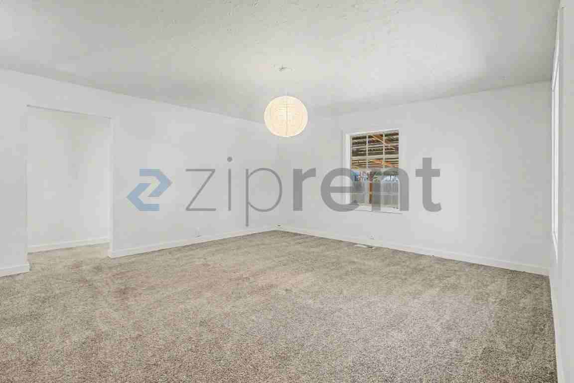 226 Ne 157th Ave - Photo 7 of 19