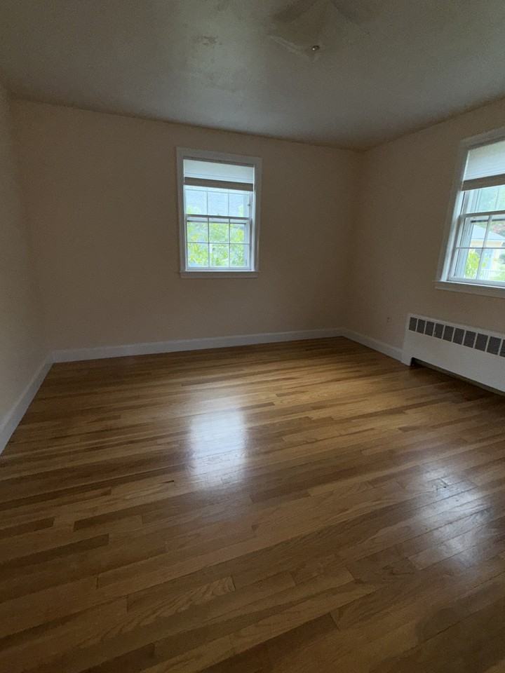 15 Swan St #1 - Photo 2 of 10