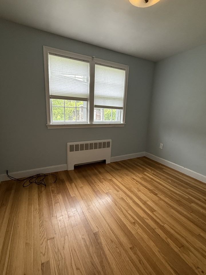 15 Swan St #1 - Photo 4 of 10