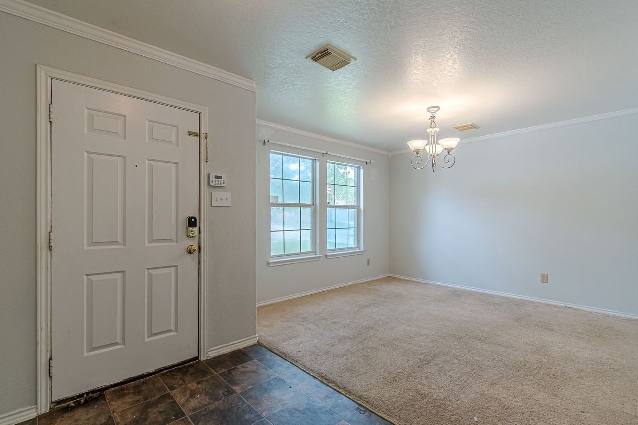 164 Springtree Holw #1 - Photo 4 of 46