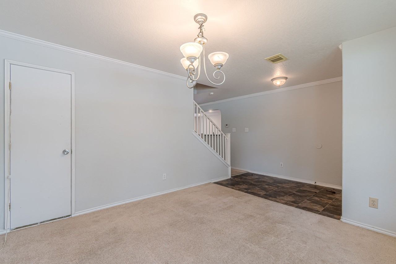 164 Springtree Holw #1 - Photo 7 of 46