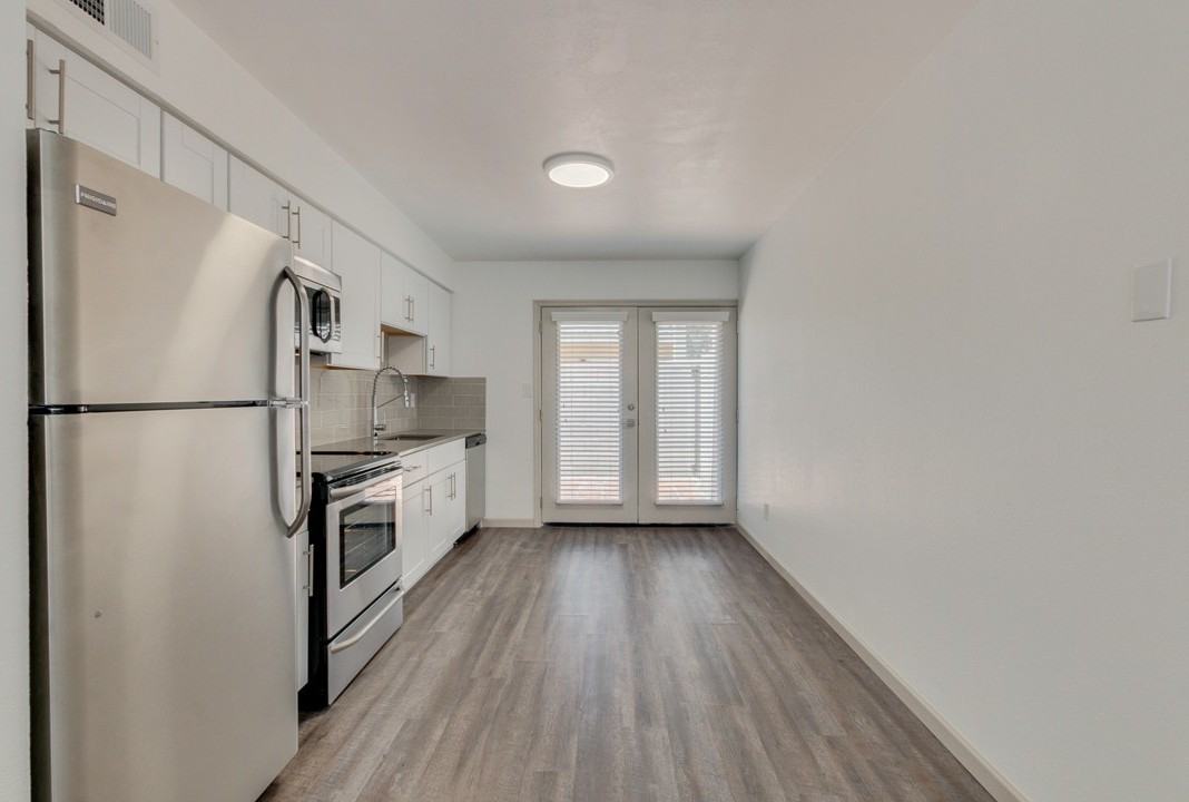 8631 E Coronado Rd - Photo 3 of 43