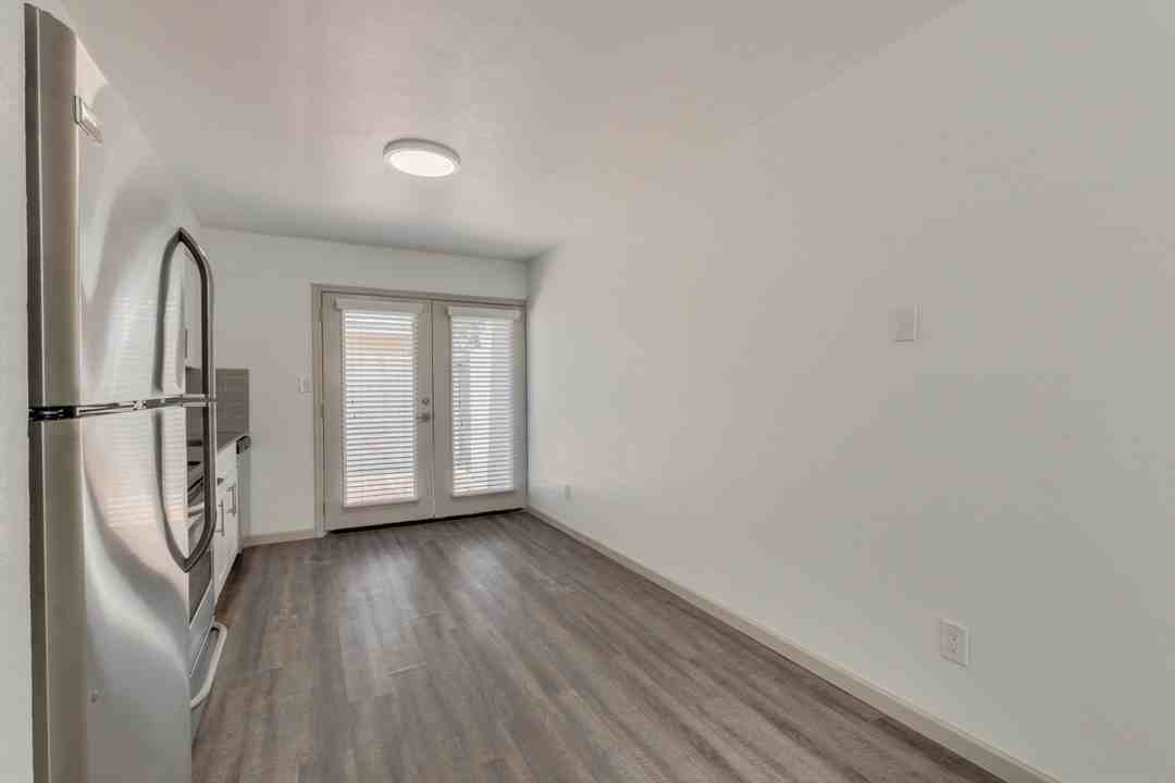8631 E Coronado Rd - Photo 4 of 43