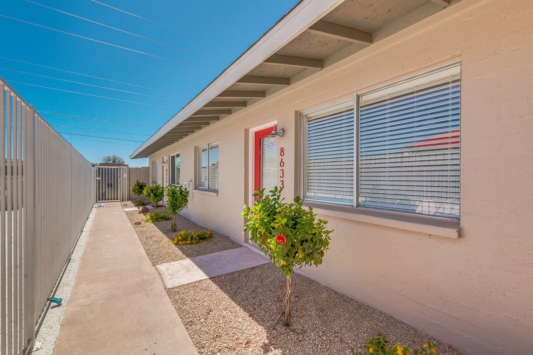 8631 E Coronado Rd - Photo 5 of 43