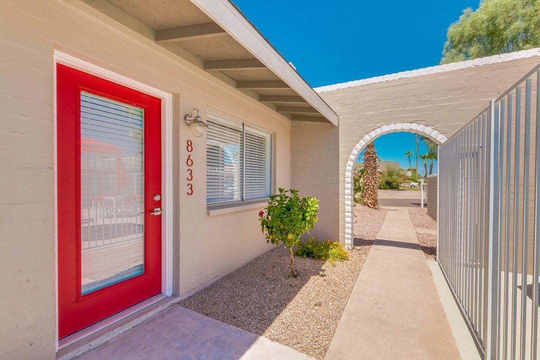 8631 E Coronado Rd - Photo 6 of 43