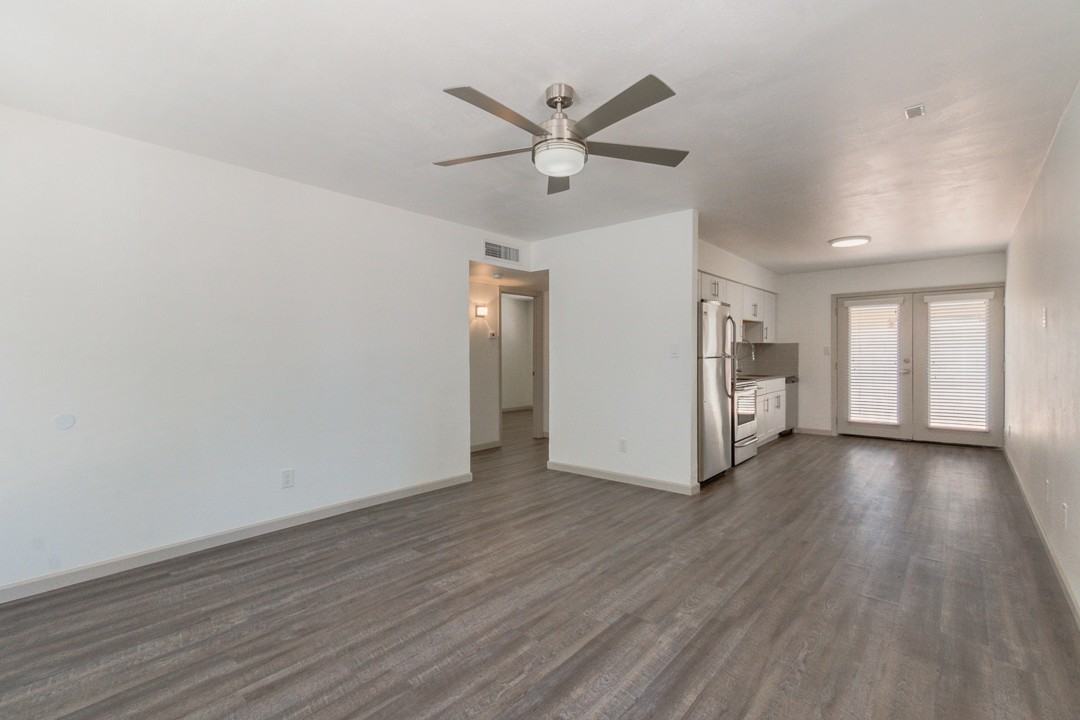 8631 E Coronado Rd - Photo 7 of 43