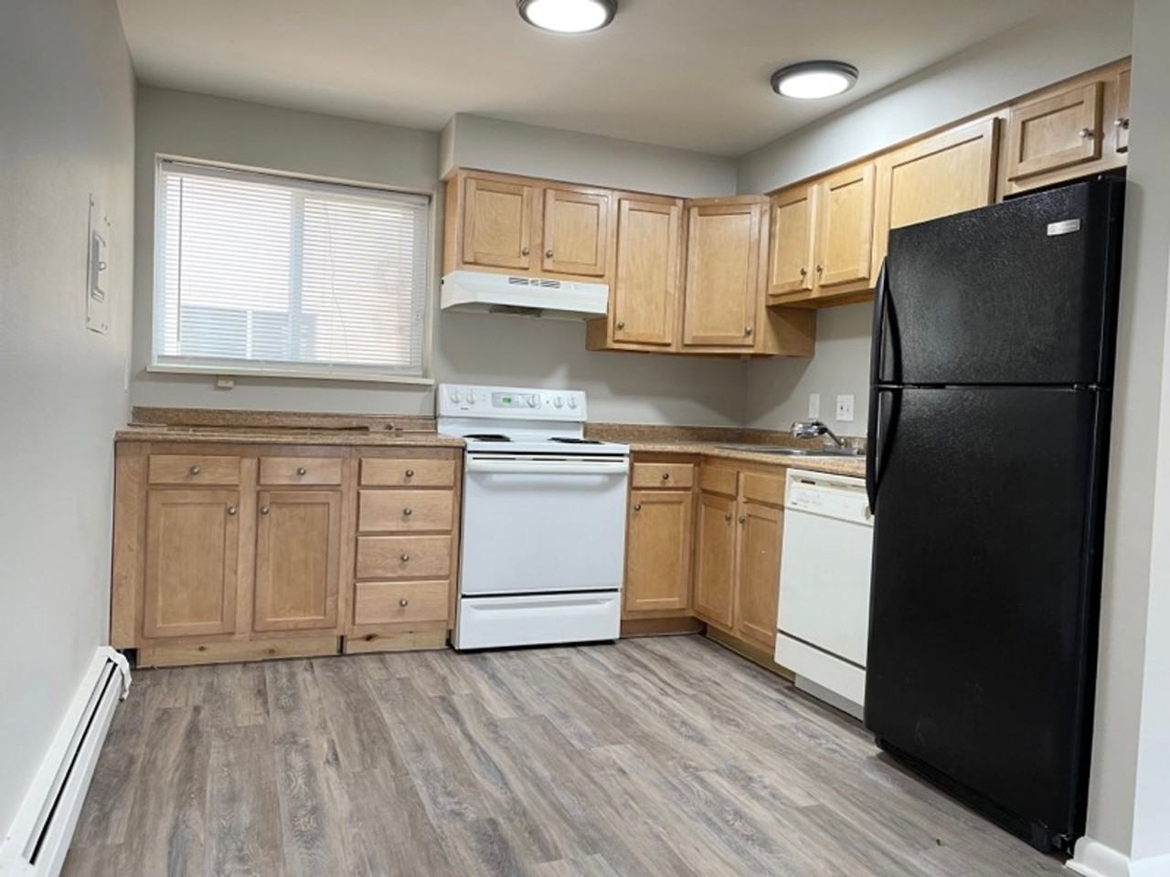4226-4228 Forrest Hill - Photo 2 of 6