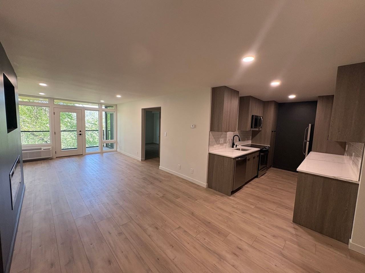 358 S. Coeur d' Alene St. - Photo 5 of 50
