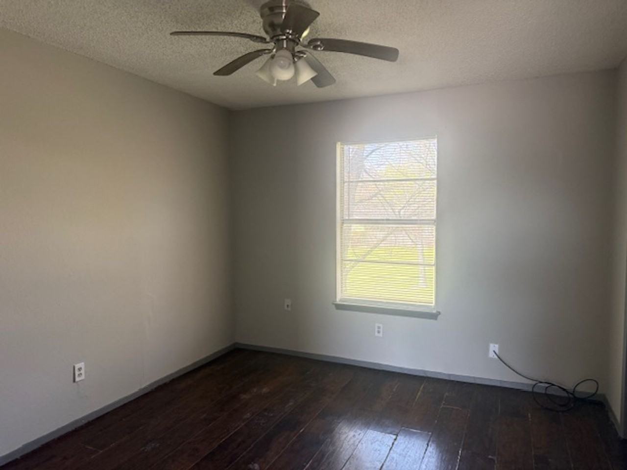 600 E Craven Ave - Photo 3 of 4