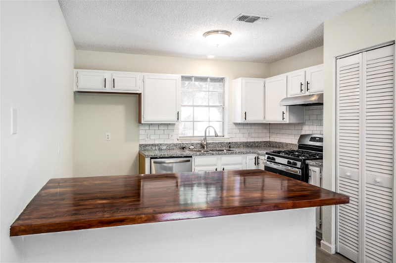 5314 Hazelgrove Dr - Photo 3 of 17