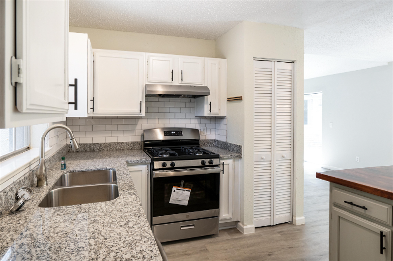 5314 Hazelgrove Dr - Photo 4 of 17