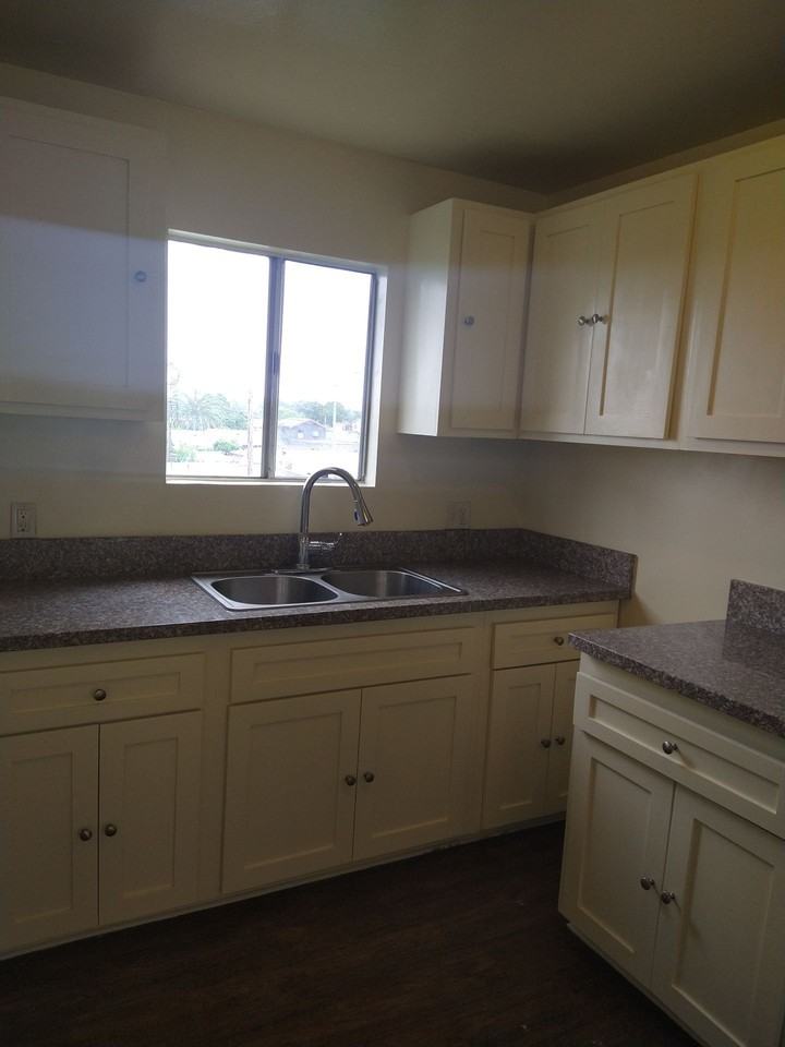 8209-8211 S Broadway - Photo 2 of 15